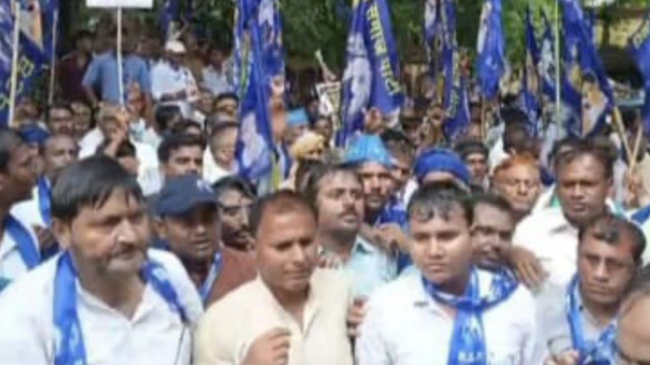 बांदा में बंद बेअसर : बसपा एवं भीम आर्मी नें किया विरोध प्रदर्शन, दिया ज्ञापन