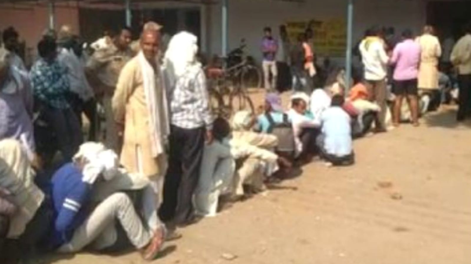 किसानी का स्वाद खाद नें बिगड़ा: किसान पीट रहा है माथा