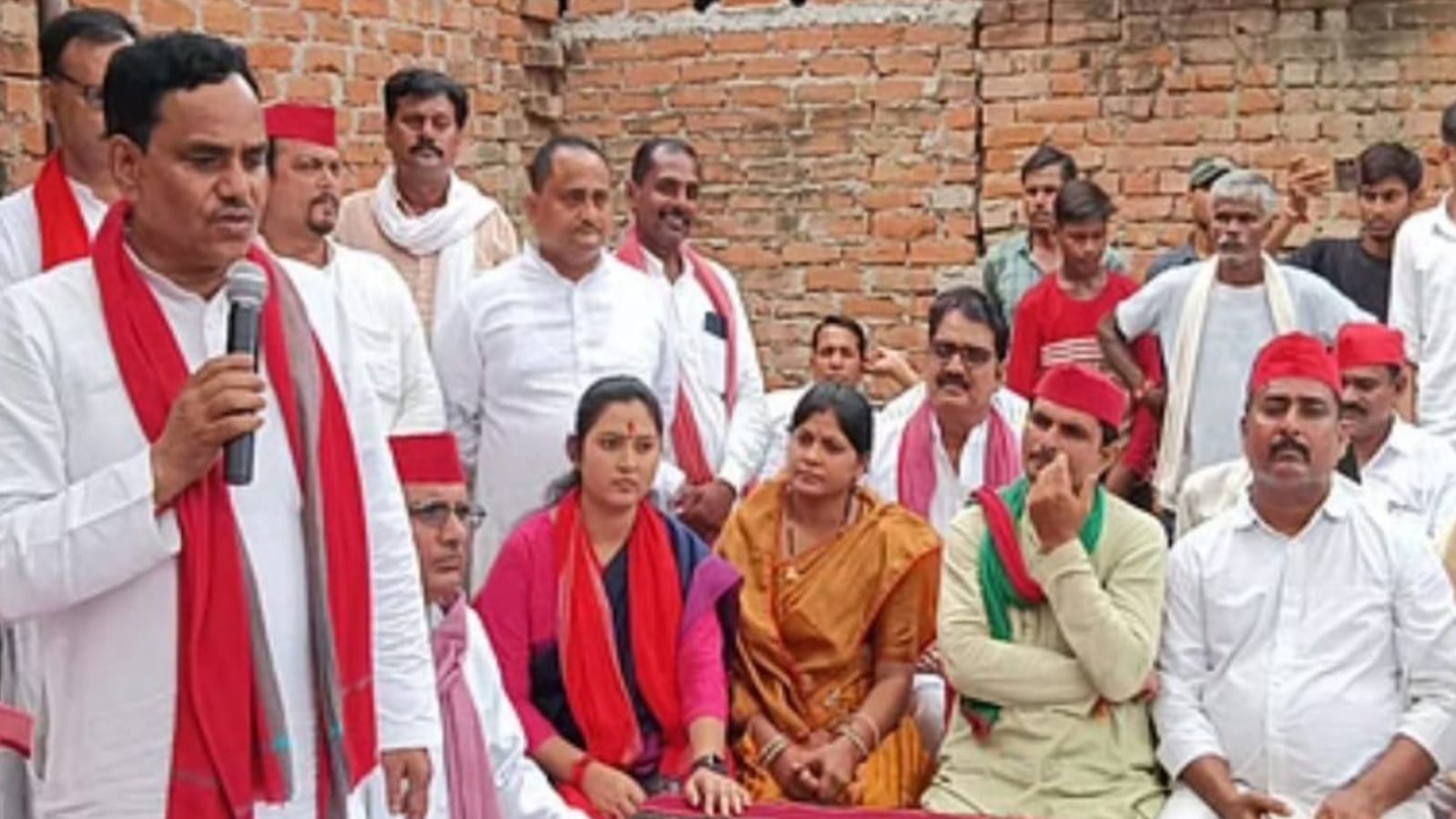 बांदा में छुवा -छूत का उबाल : सपा प्रतिनिधि मंडल नें जाना हाल-चाल