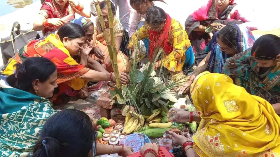 बांदा में हरछठ पूजा की रही धूम : पुत्रों के दीर्घायु की हुई कामना