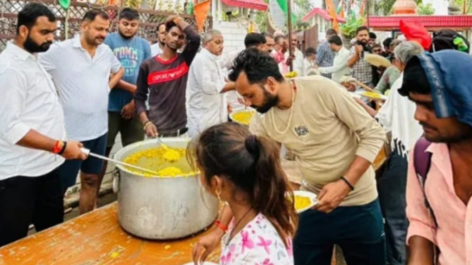 विधायक प्रकाश का भंडारा हो रहा चर्चित : गूंज रहा "जय कामता नाथ"