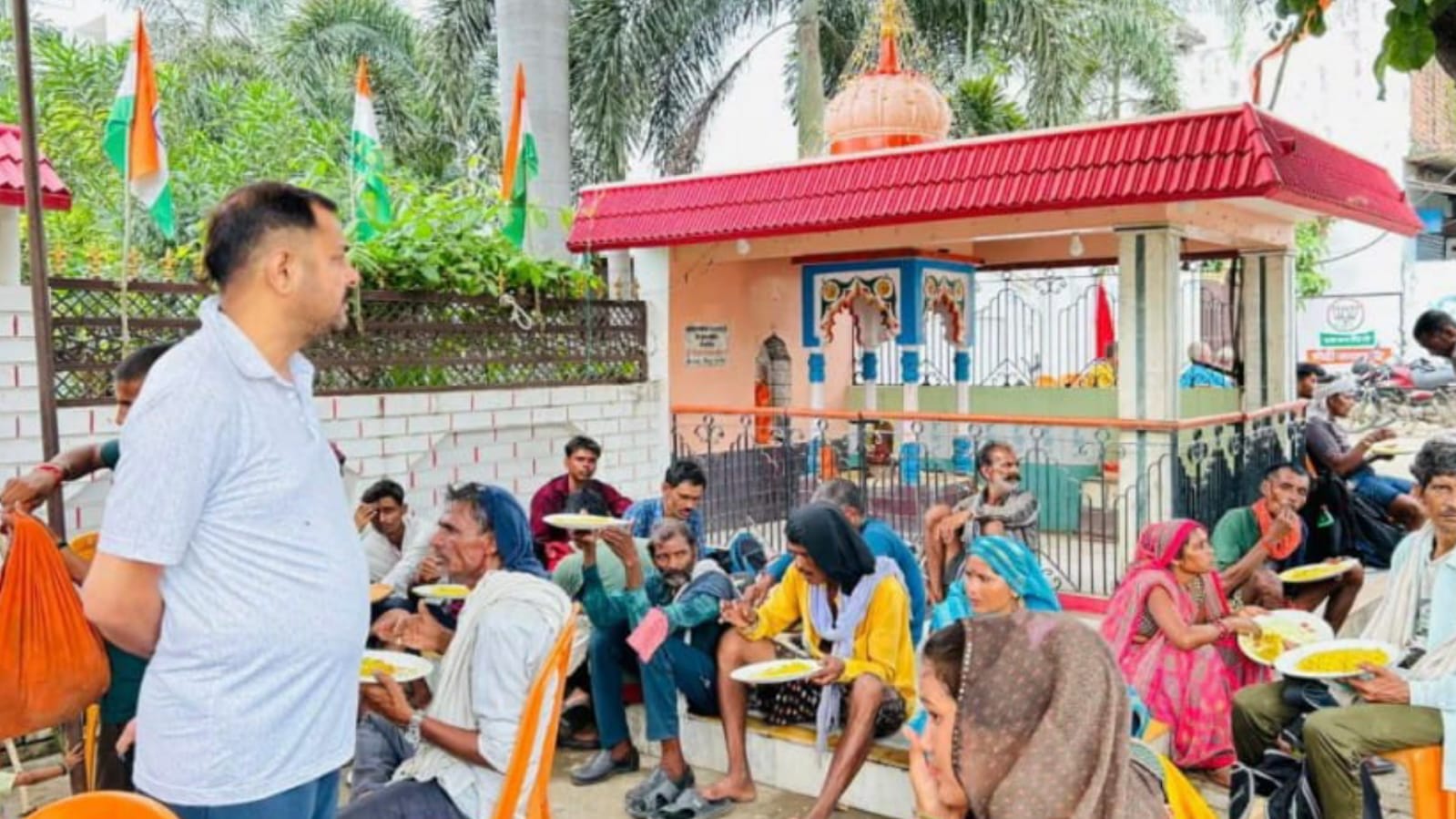 विधायक प्रकाश का भंडारा हो रहा चर्चित : गूंज रहा "जय कामता नाथ"