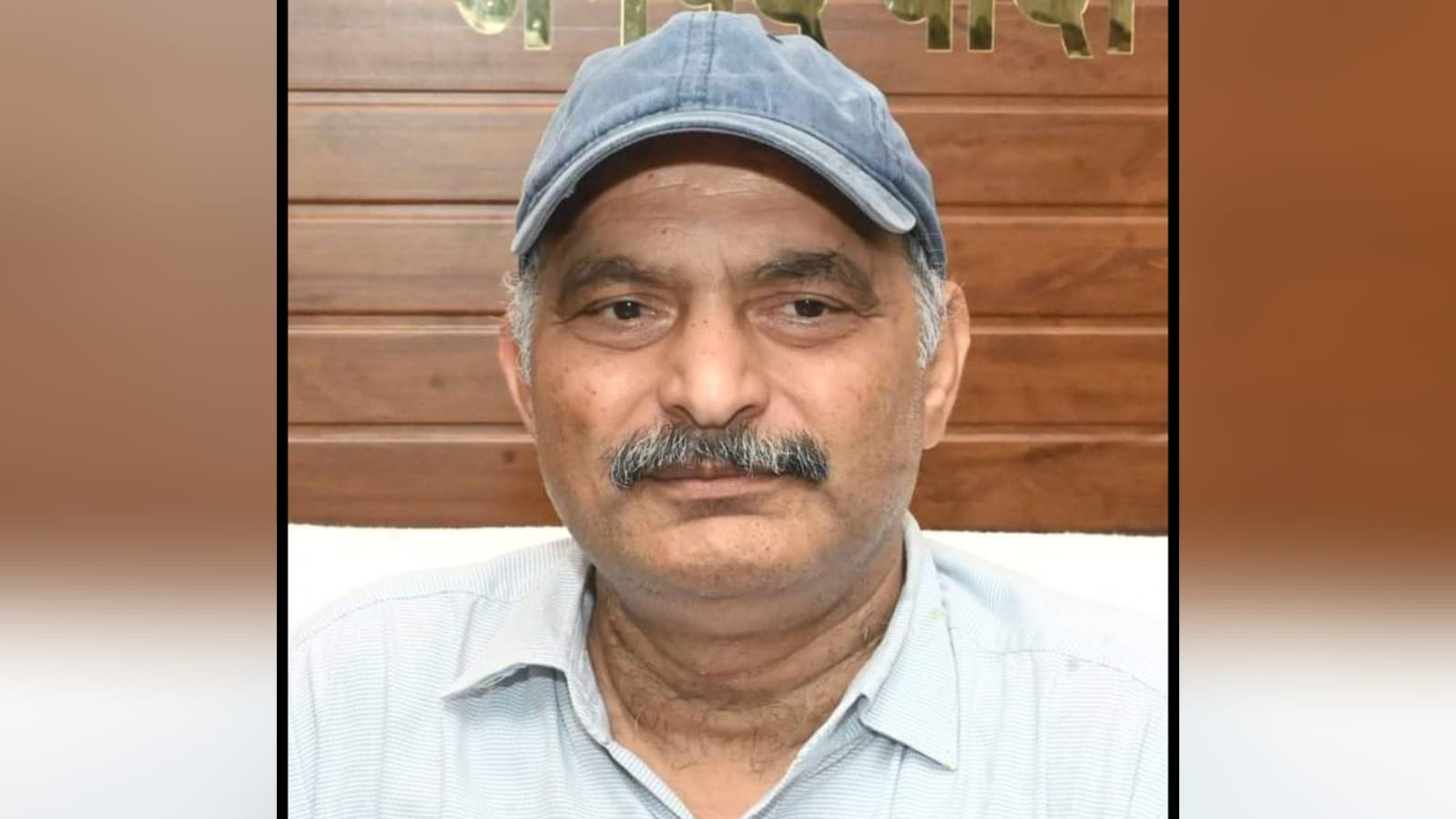 "वाह डीएम साहब वाह" : किसानों का "दर्द" समझ निबंधक को लगाई "फटकार"