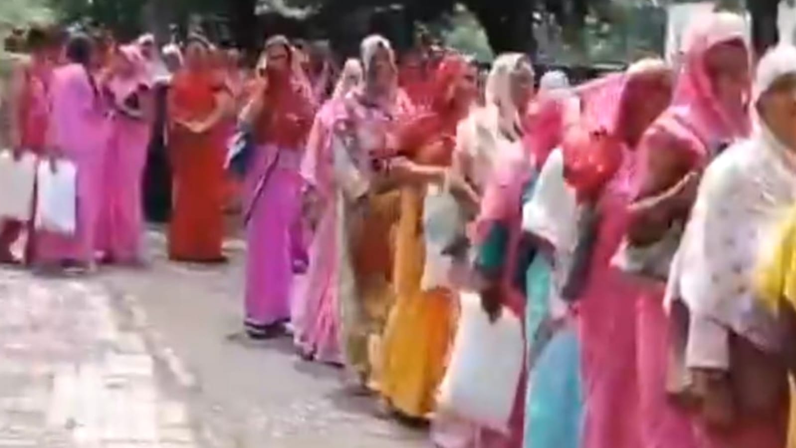 आंगनबाड़ी केंद्रों पर ईसीसीई एजुकेटर की नियुक्ति का विरोध : हुआ प्रदर्शन दिया ज्ञापन