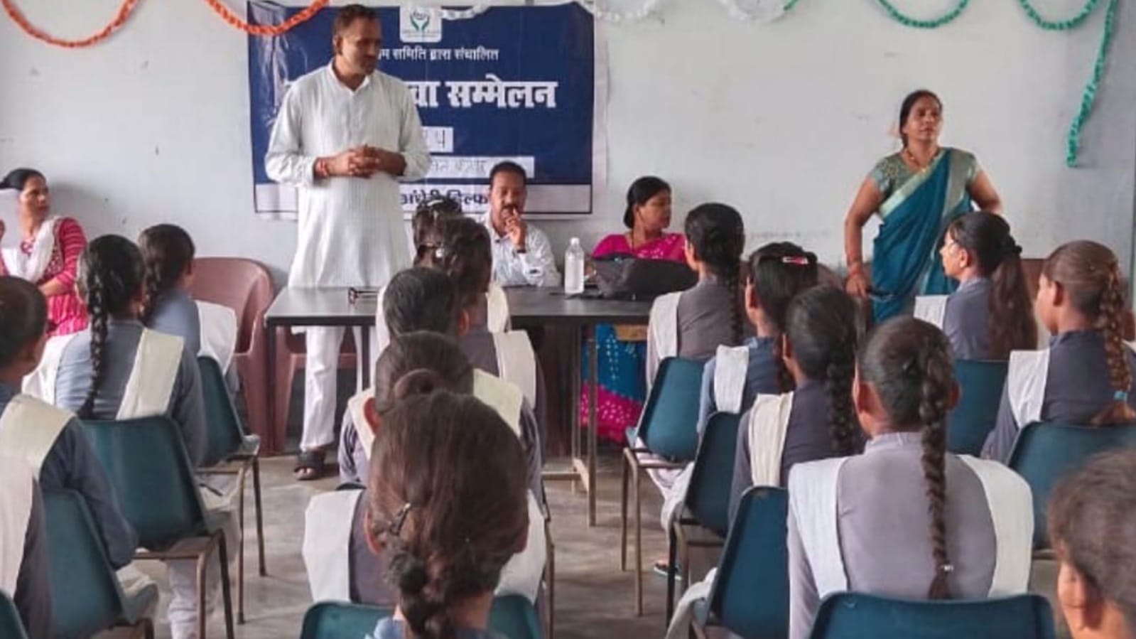 बांदा की विद्याधाम समिति : युवाओं को जागरूकता की दे रही विद्या