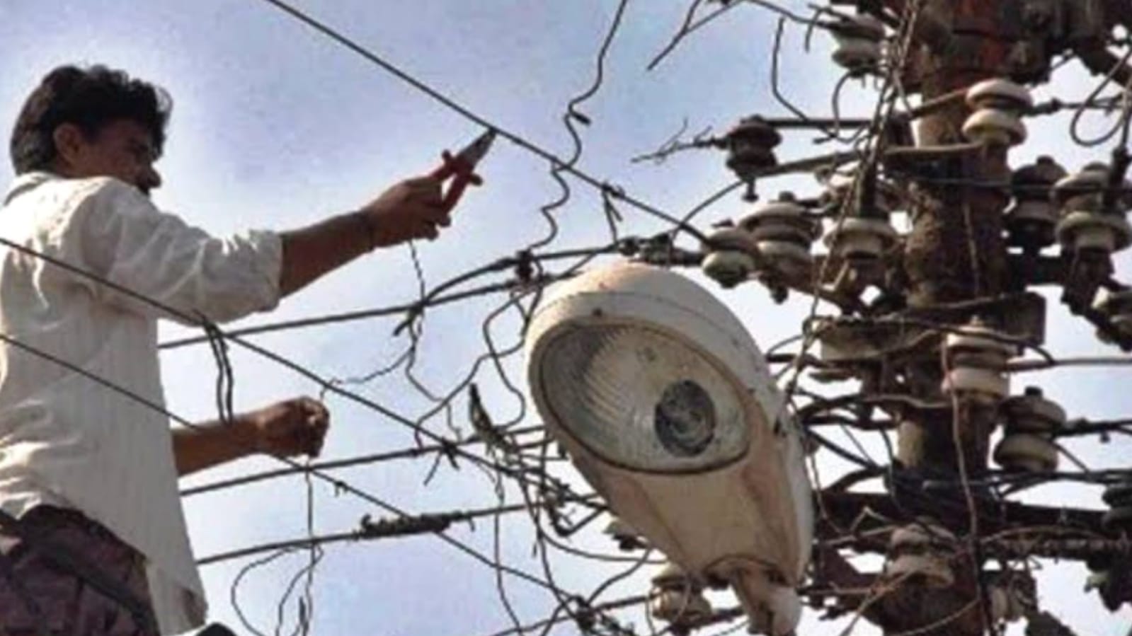 बांदा शहर को बिजली संकट किये है तबाह : लोगों में हाय -दईया की गोहार