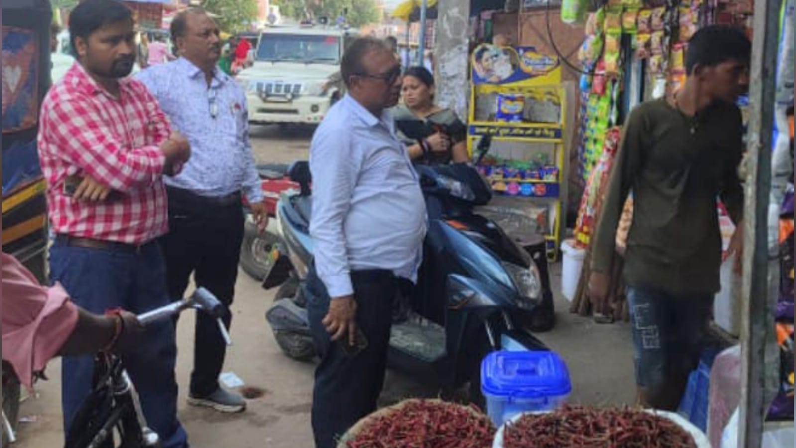 "चल हट, आगे मत बढ़" की तर्ज पर दूसरे दिन भी चला अतिक्रमण हटाओ अभियान