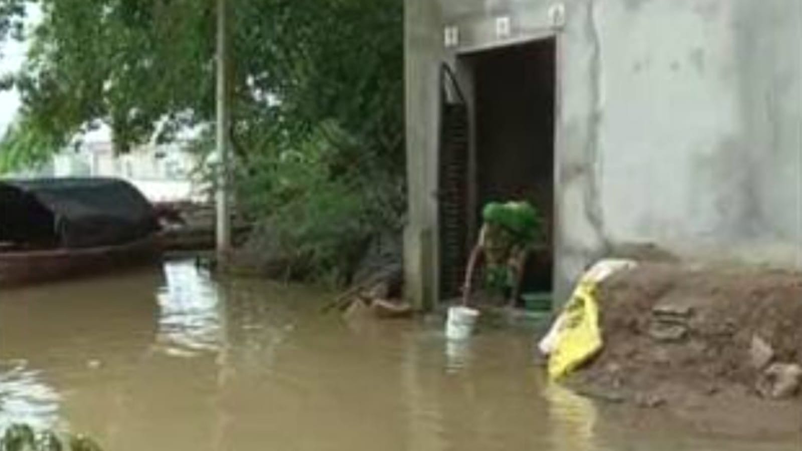 केन नदी खतरे से नीचे उतरी और यमुना का लाल निशान से ऊपर सफर