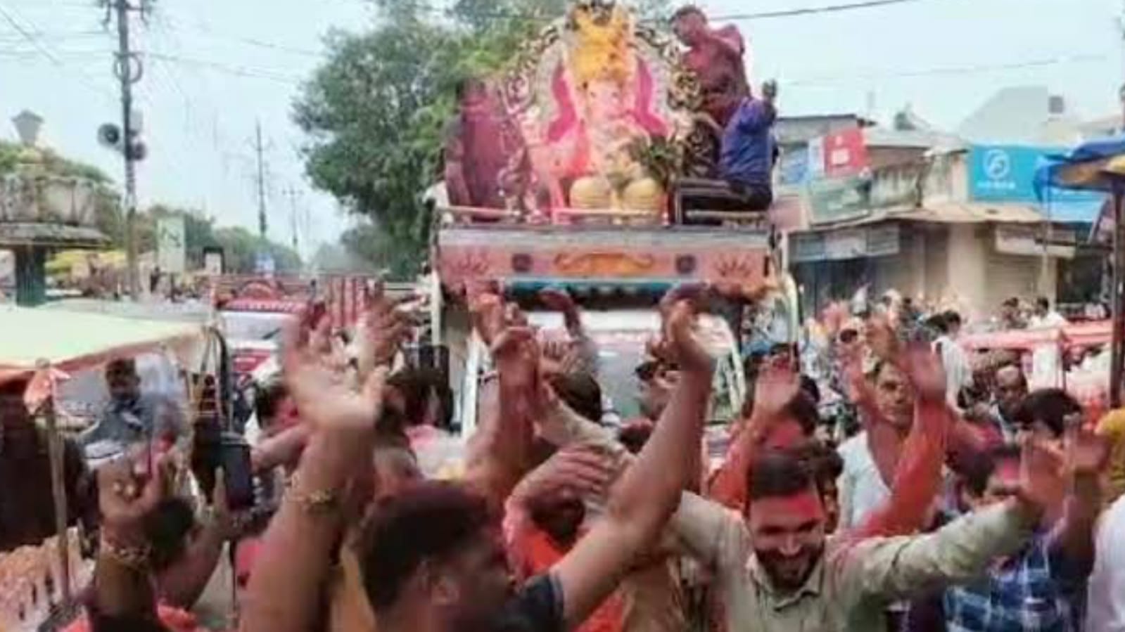 वामदेव नगरी खुशी में झूमी: जलूसे मोहम्मदी एवं विसर्जे गणेश में बही सौहार्द की बयार