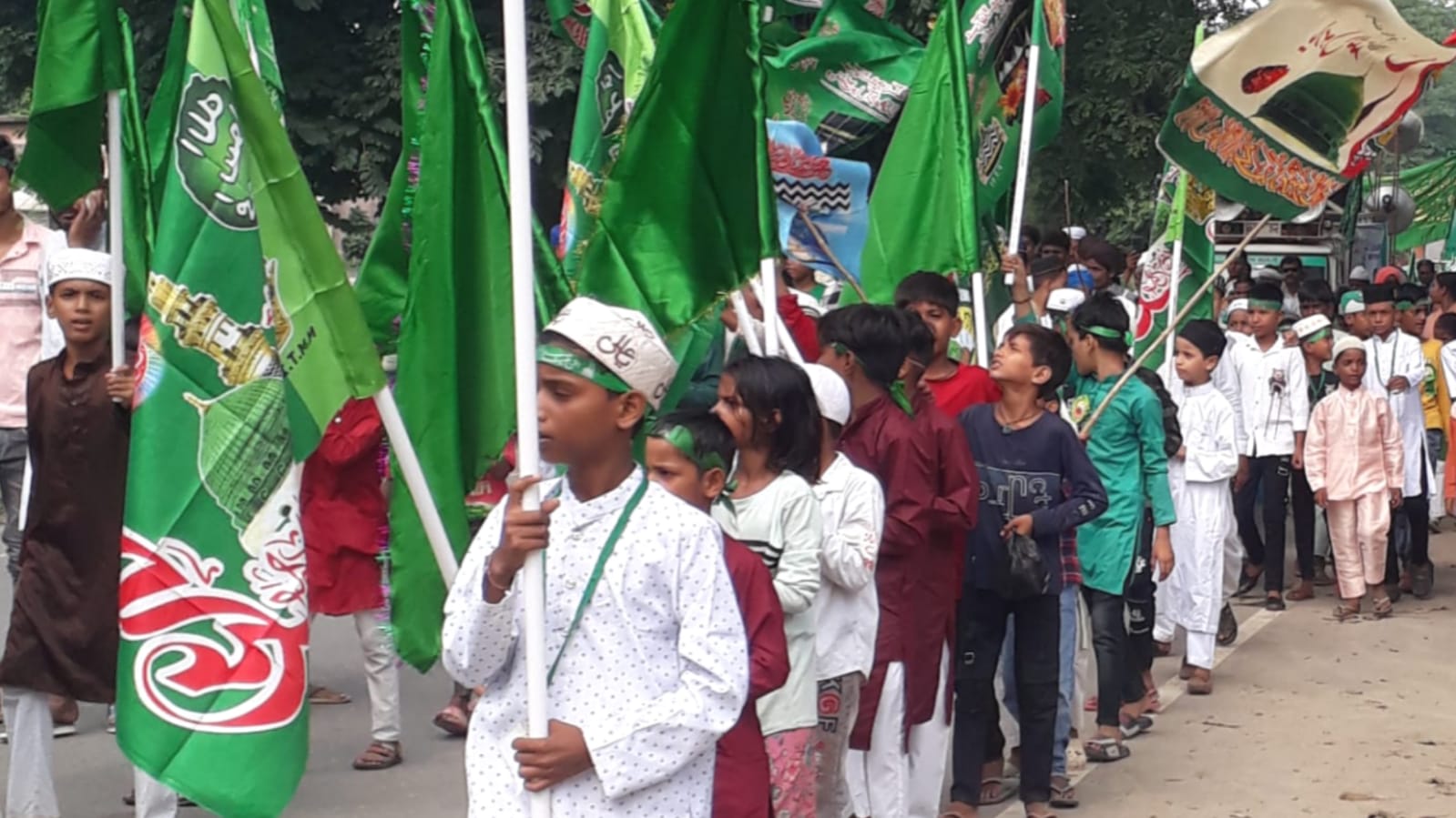 वामदेव नगरी खुशी में झूमी: जलूसे मोहम्मदी एवं विसर्जे गणेश में बही सौहार्द की बयार