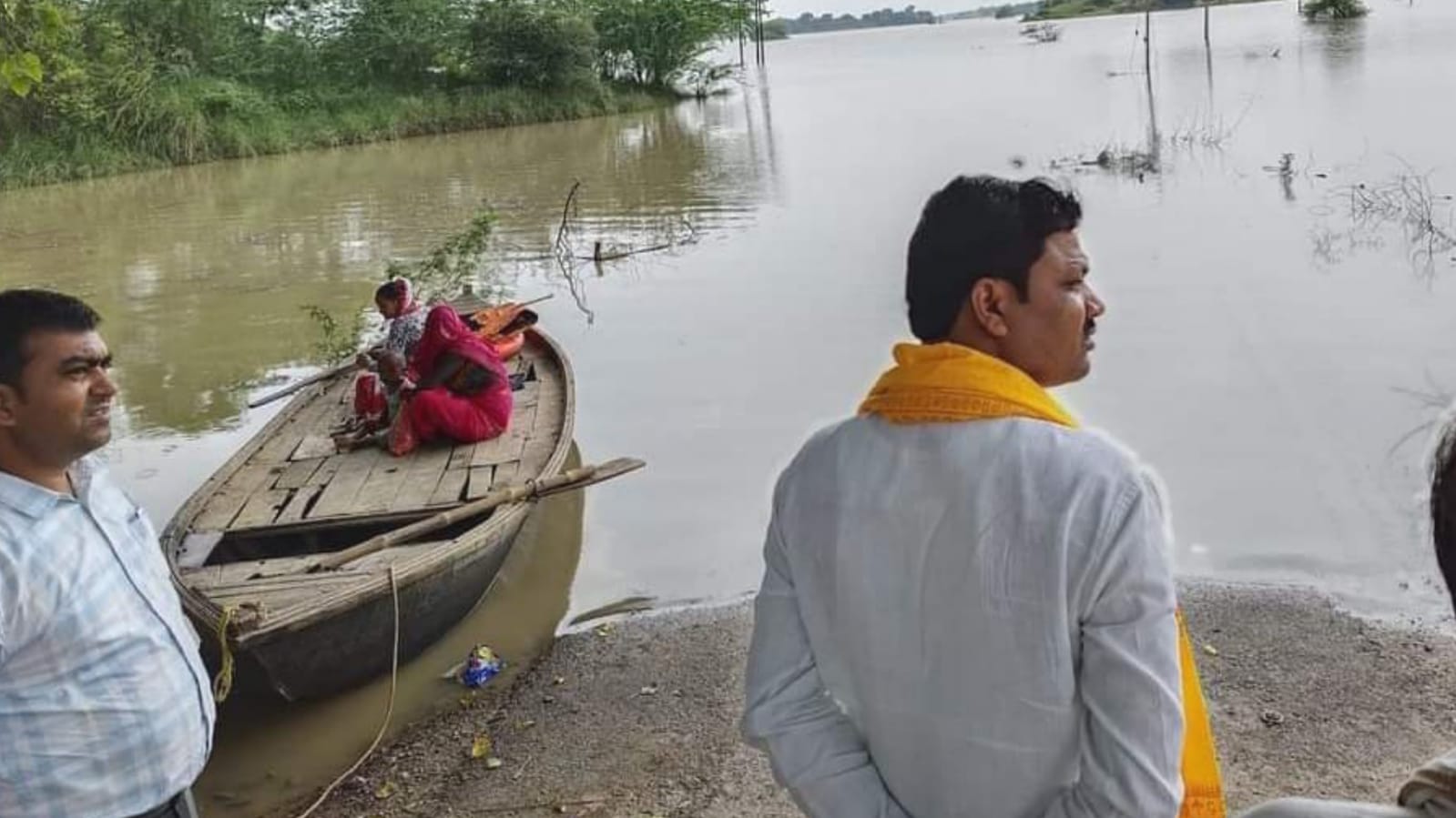 पंचायत अध्यक्ष सुनील नें ड्रोन कैमरे से बाढ़ प्रभावित इलाकों का किया सर्वे
