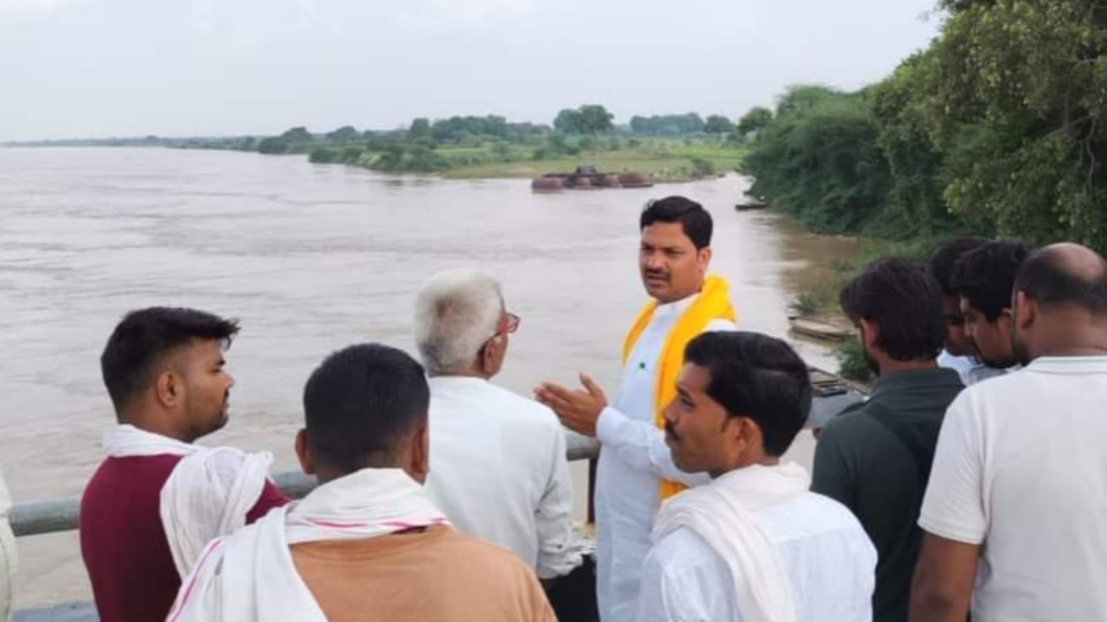 पंचायत अध्यक्ष सुनील नें ड्रोन कैमरे से बाढ़ प्रभावित इलाकों का किया सर्वे