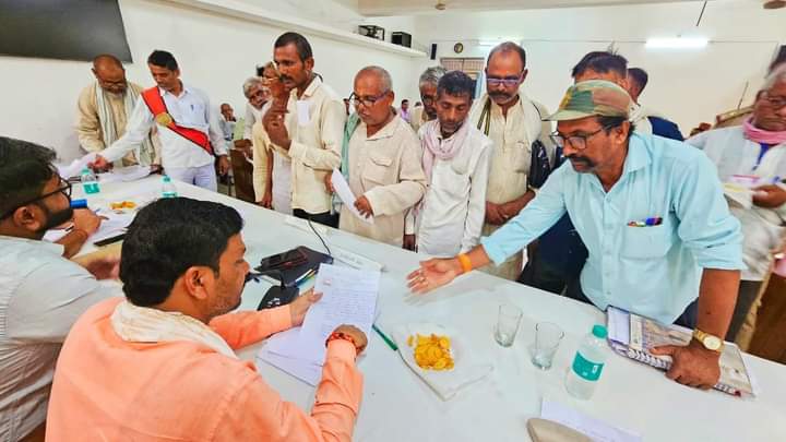 जिला पंचायत अध्यक्ष सुनील पटेल ने जनता की समस्याओं का किया समाधान: 15 दिन का समय निर्धारित