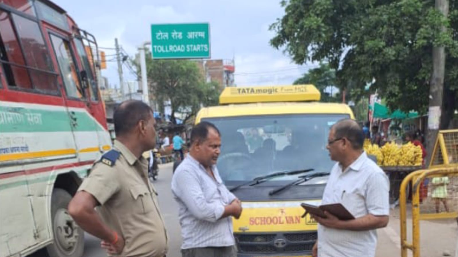 परिवहन विभाग द्वारा चार स्कूली वाहनों के चालान: एक किया गया सीज, ट्रकों को अभय दान !