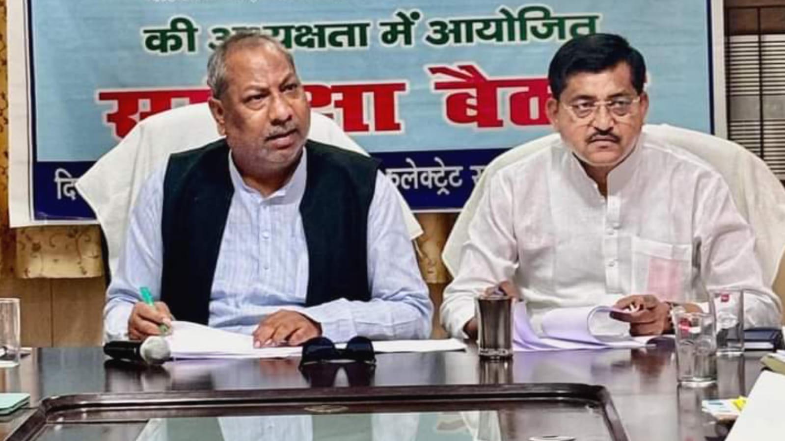 मत्स्य मंत्री संजय निषाद एवं मंत्री रामकेश ने किया समीक्षा: अधिकारियों को बताया लक्ष्य