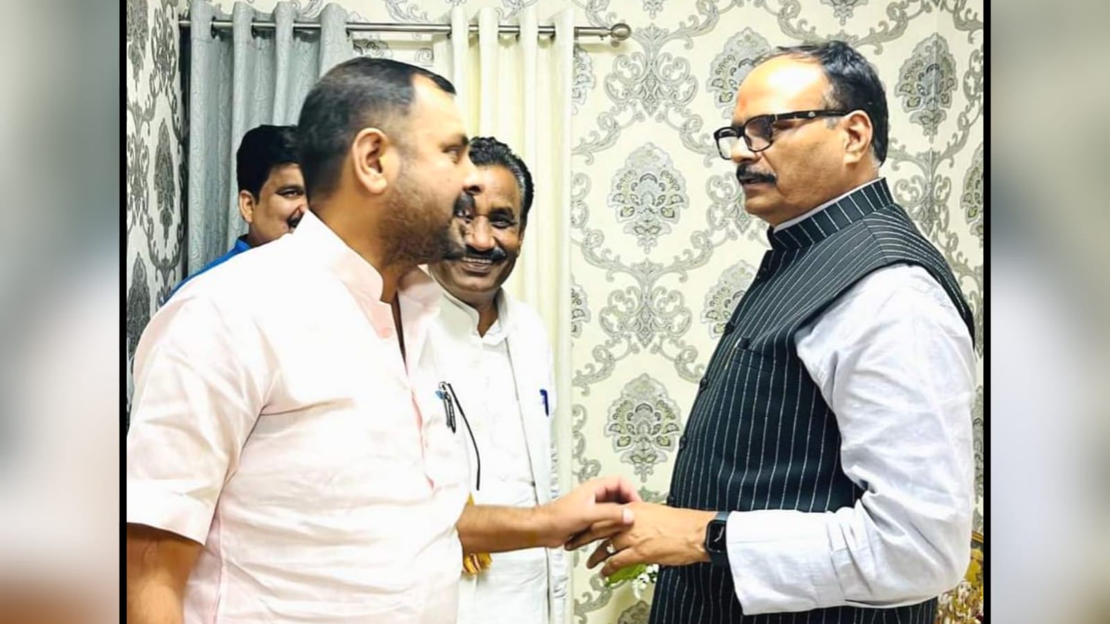 विधायक प्रकाश की उप मुख्यमंत्री बृजेश पाठक से मुलाकात: चिकत्सीय व्यवस्था पर बात