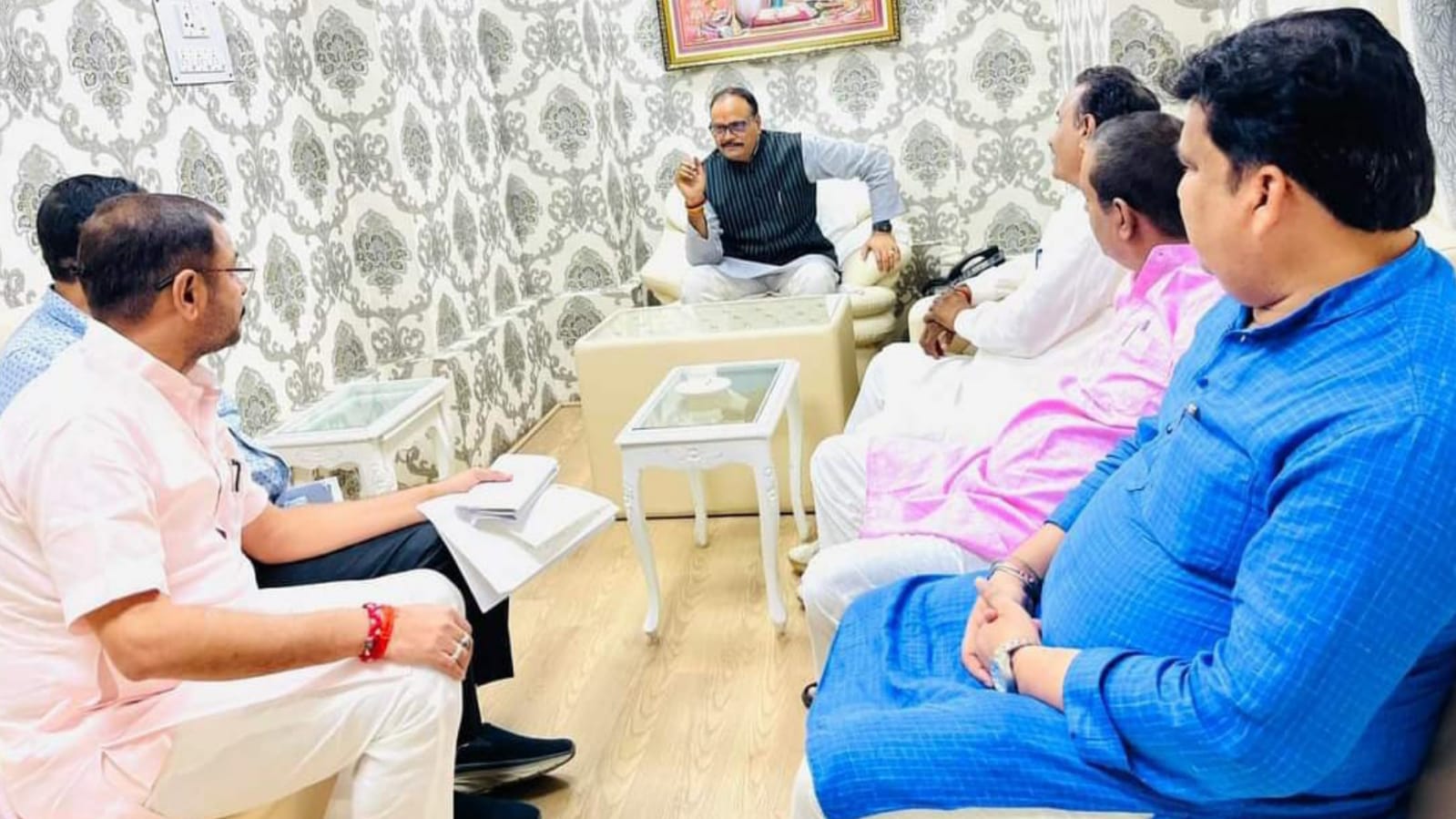 विधायक प्रकाश की उप मुख्यमंत्री बृजेश पाठक से मुलाकात: चिकत्सीय व्यवस्था पर बात