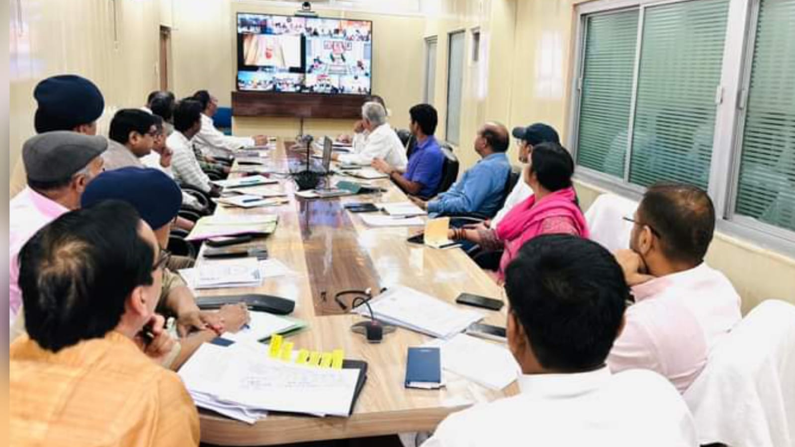 मुख्यमंत्री की अध्यक्षता में लोक निर्माण विभाग की समीक्षा बैठक संपन्न