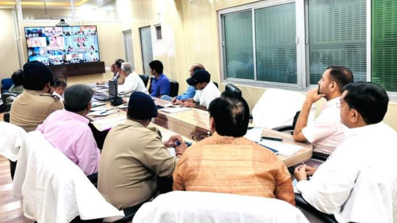 मुख्यमंत्री की अध्यक्षता में लोक निर्माण विभाग की समीक्षा बैठक संपन्न