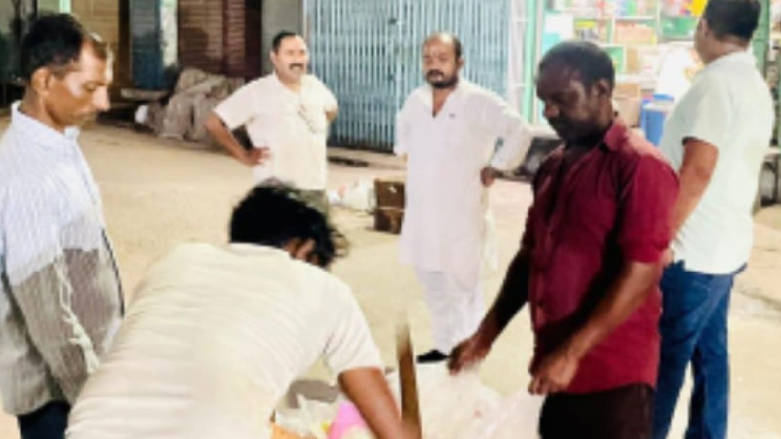 अध्यक्ष प्रतिनिधि अंकित नें जो कहा वह "दिखाया" :नवरात्र की पूर्व संध्या पर कराई सफाई