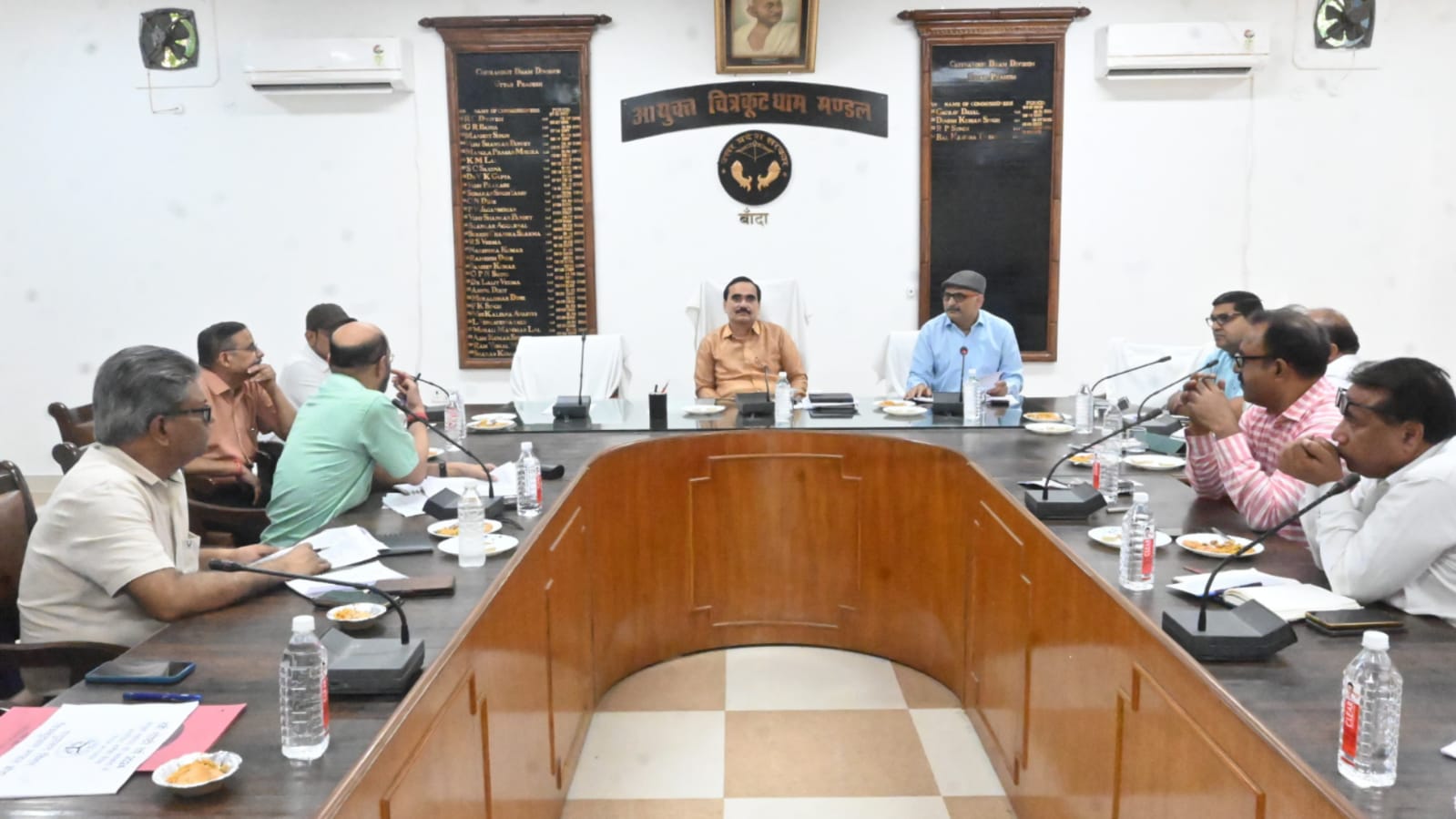 रबी उत्पादकता गोष्ठी तैयारियों पर आयुक्त बाल कृष्ण नें ली बैठक: दिये निर्देश