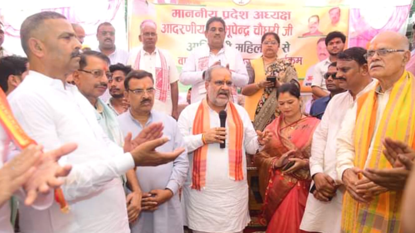ब्लाक प्रमुख अरविंद मिश्रा द्वारा भाजपा प्रदेश अध्यक्ष का भव्य स्वागत, सभागार का उद्घाटन