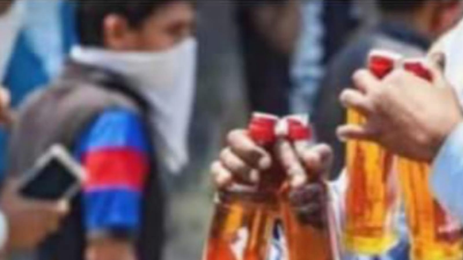 आबकारी विभाग नें बांदा को बना दिया गोवा: अवैध शराब बिक्री हो रही पुरजोर
