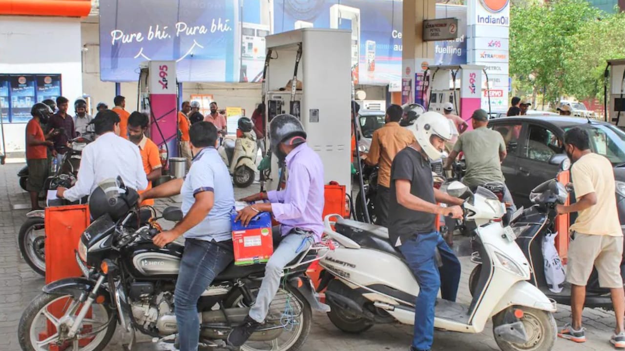 बांदा में अफसरों की मोहरबानी, पेट्रोल पंपों पर हो रही जमकर मनमानी !