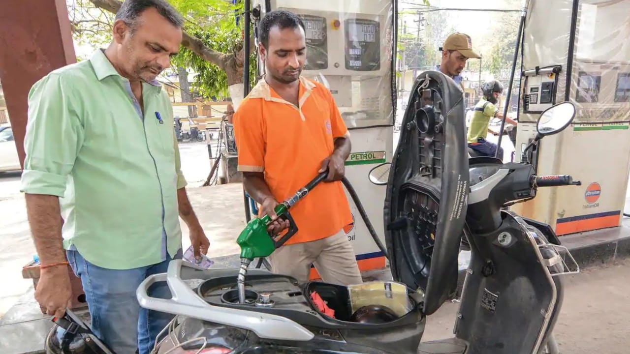 बांदा में अफसरों की मोहरबानी, पेट्रोल पंपों पर हो रही जमकर मनमानी !
