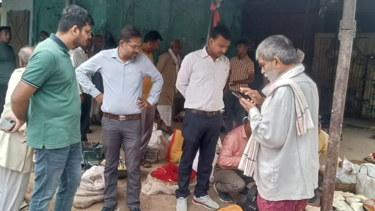 खोवा मंडी में छापा से हड़कंप: 30 किलो से अधिक मिलावटी खोवा नष्ट