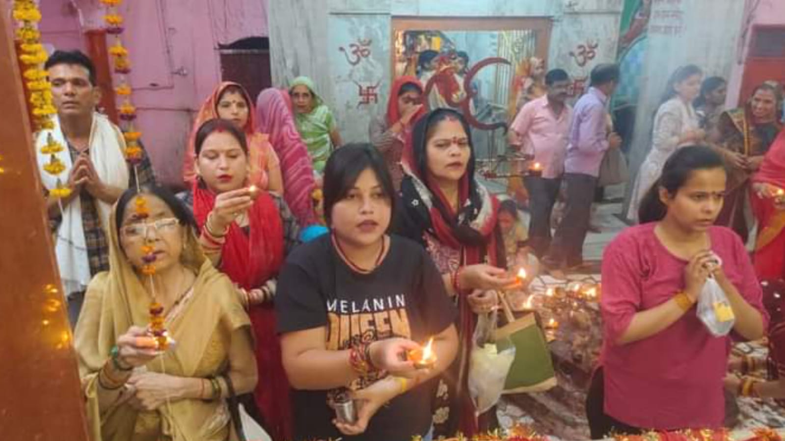 नवरात्र अष्टमी पर देवी मंदिरों में श्रद्धालुओं का उमड़ा सैलाब : भक्ति में डूबा शहर