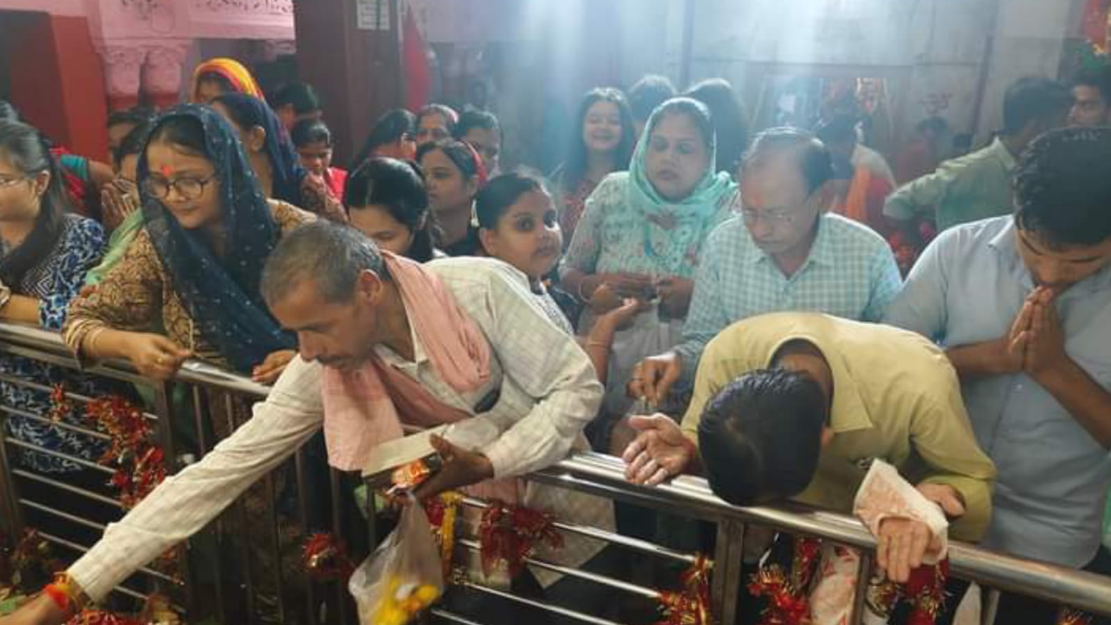 "प्यारा सजा तेरा द्वार भवानी" के साथ शारदीय नवरात्र का हुआ समापन, मंदिरों में उमड़ी भीड़