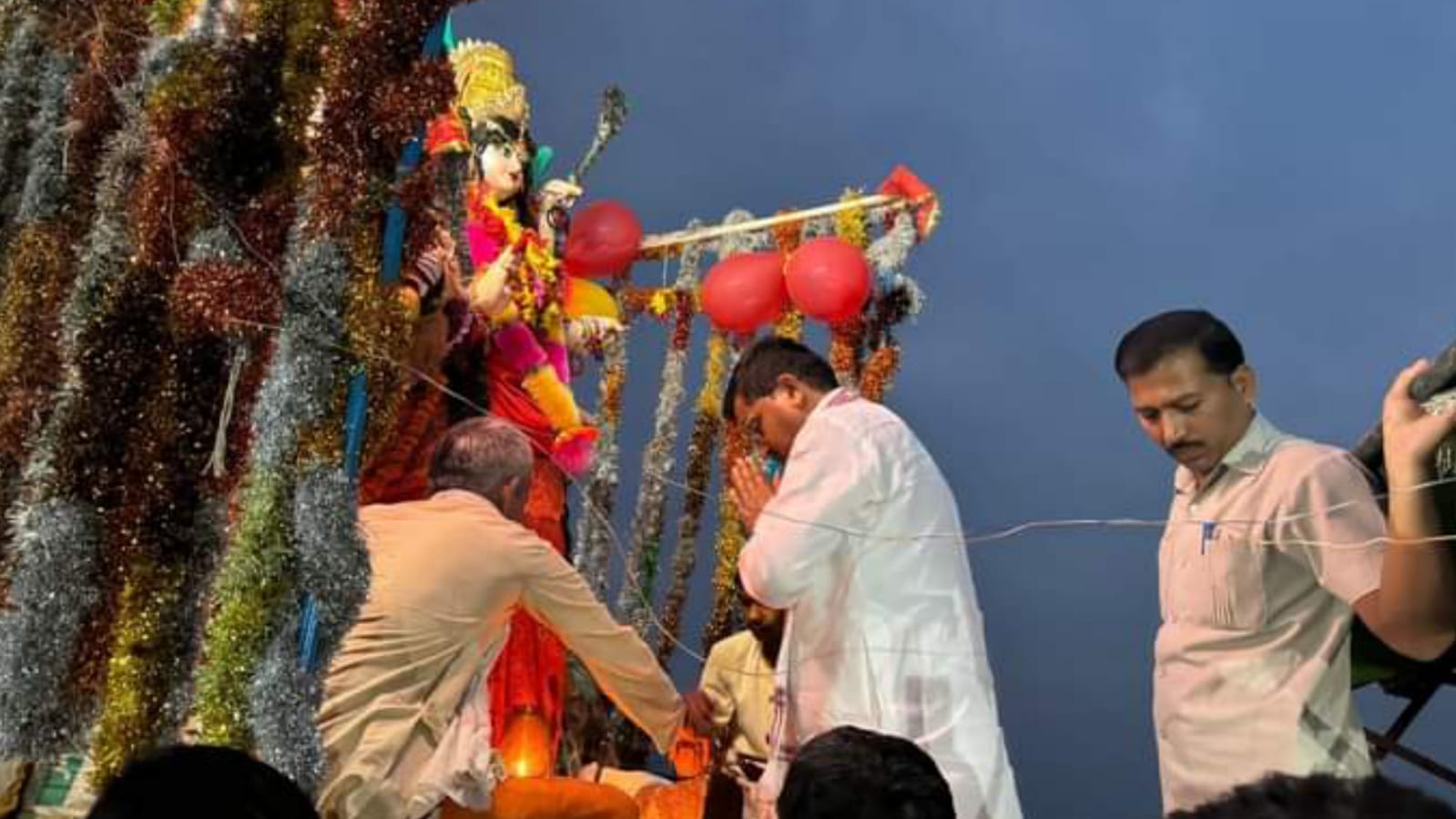 जल शक्ति राज्य मंत्री रामकेश का "नवदुर्गा महोत्सव" में सहभागिता, देवी माँ की प्रतिमाओं का किया पूजन