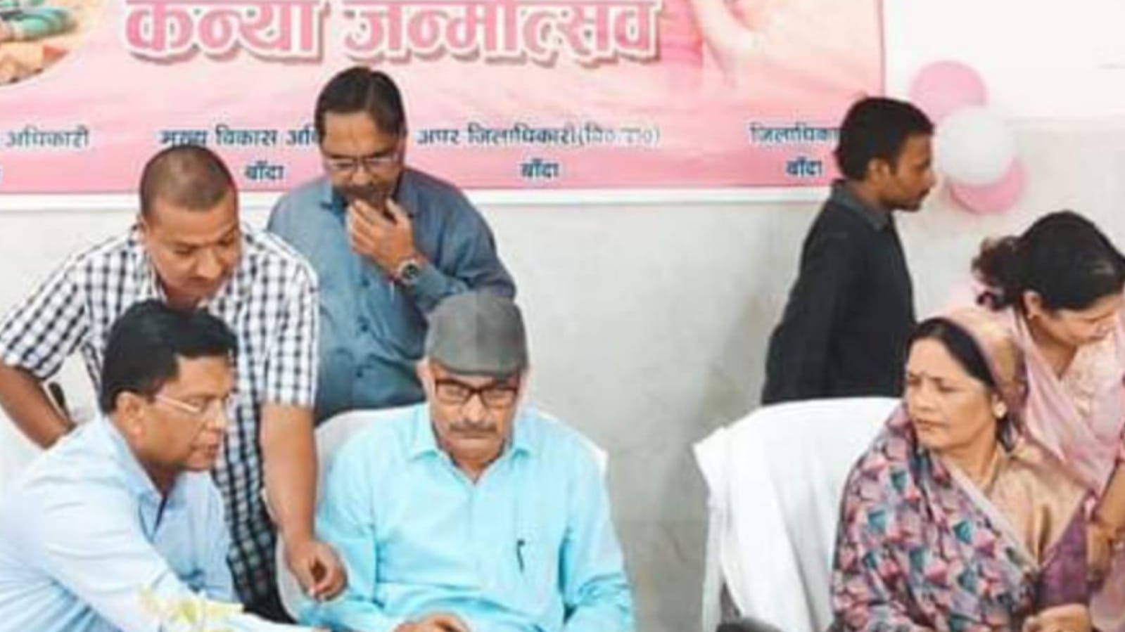 पालिका अध्यक्ष मालती गुप्ता सोहर गीतों से हुई भाव विभोर: मनाया गया कन्या जन्मोत्सव