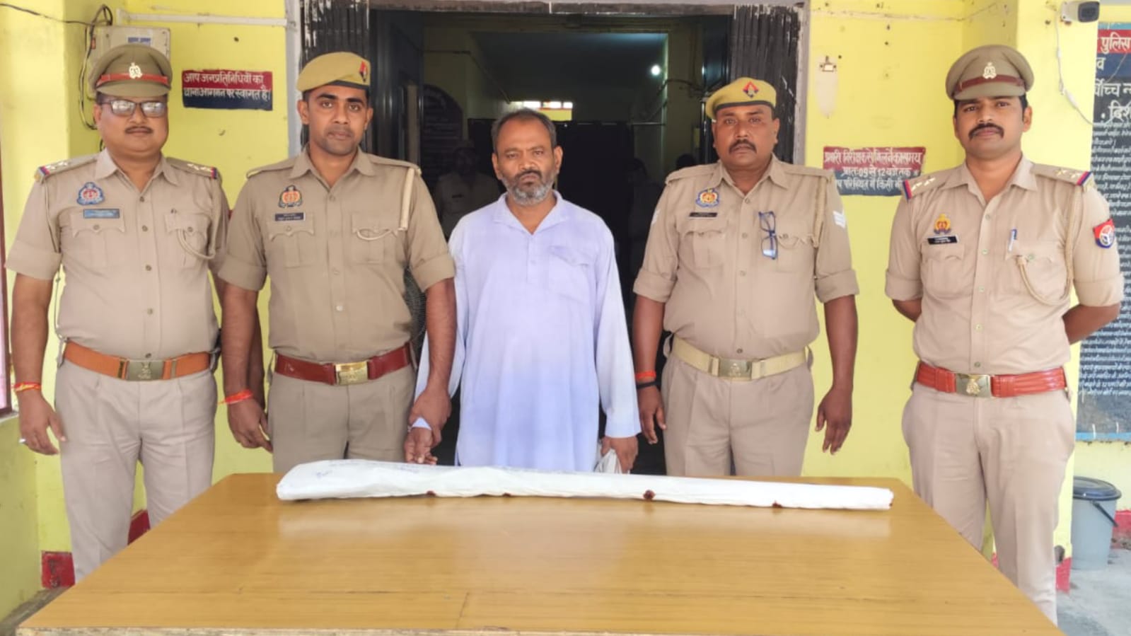 पुलिस की बड़ी कार्रवाई: हत्या आरोपी को किया गिरफ्तार, बंदूक बरामद