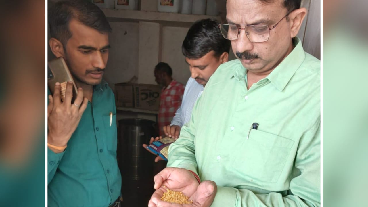 खाद्य टीम द्वारा आश्रम पद्यति विद्यालय का निरीक्षण : सबकुछ मिला सत्यानाश