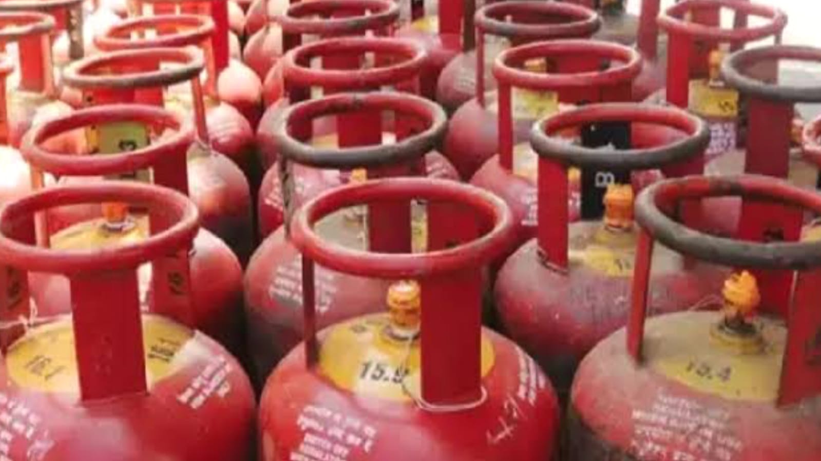 दीपावली पर योगी सरकार का तोहफा : उज्ज्वला लाभार्थियों को मिलेगा मुफ्त सिलेंडर