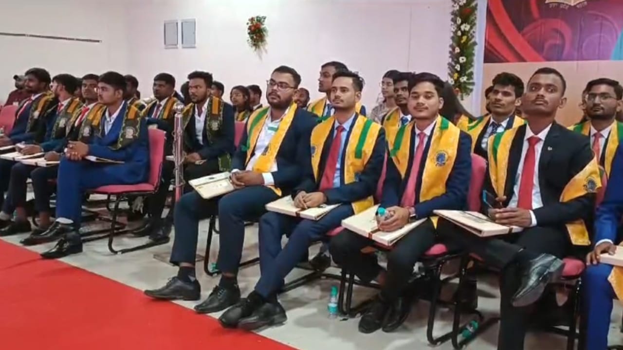 राज्यपाल आनंदी बेन दीक्षांत समारोह में बोली : शिक्षा के ज्ञान से समाज और देश को करें आलौकित