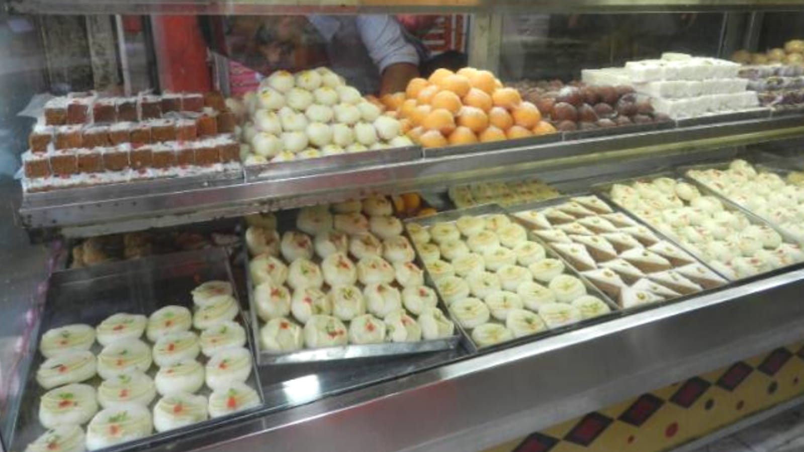 दीपावली का पर्व आया औऱ खाद्य पदार्थो में मिलावट की बहार लाया