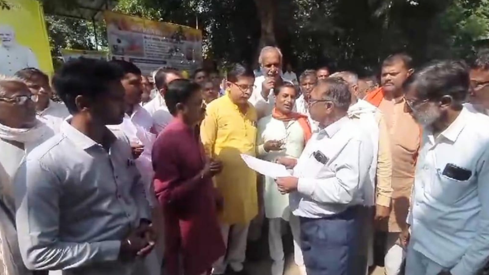 कोटेदारों नें लाभांश बढ़ाने को भरी हुंकार : बोले भरण पोषण नहीं हो पा रहा सरकार