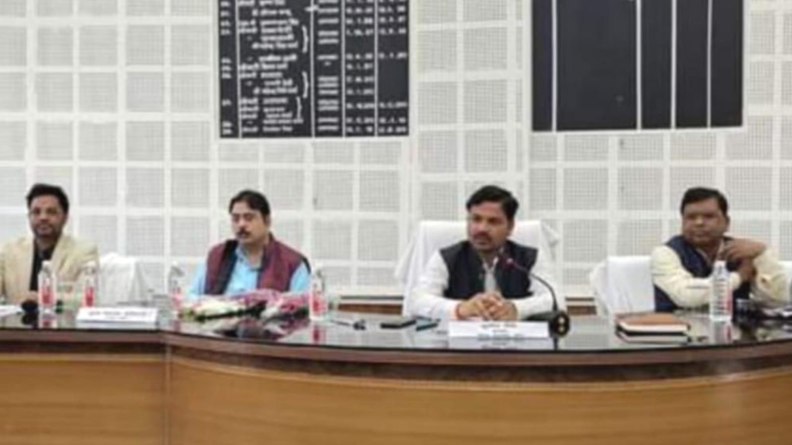पंचायत अध्यक्ष सुनील की पहल रंग लाई: डीएम द्वारा बैठकों में गैरहाजिर साहबों पर सख्ती