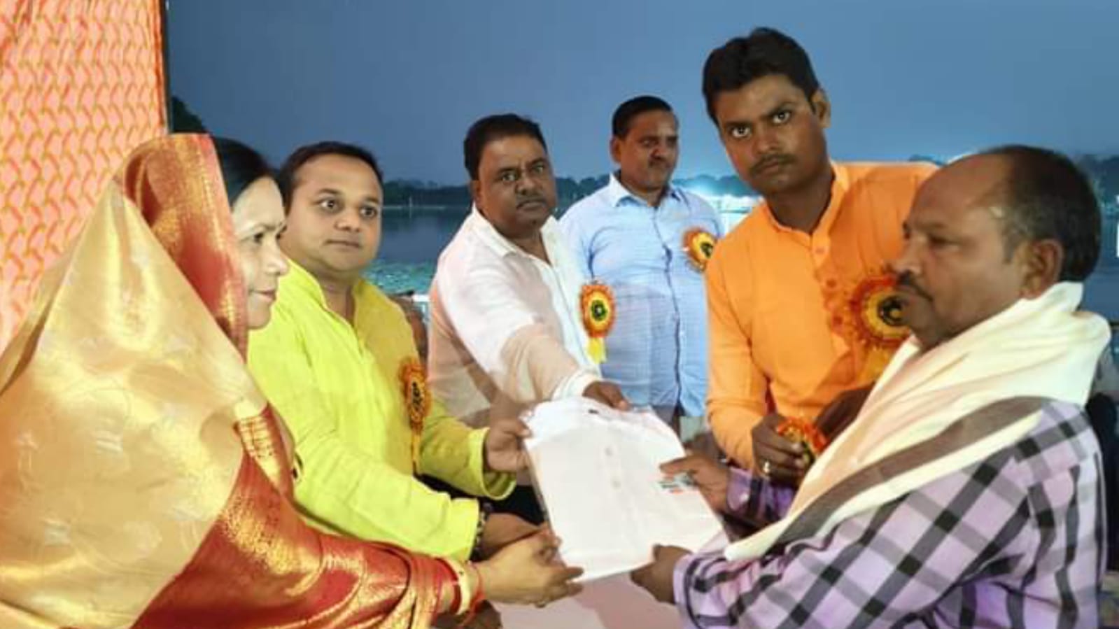 पालिका का लोकल फार वोकल प्रतिभा सम्मान बना आकर्षण : रोशनी से झिलमिलया सरोवर
