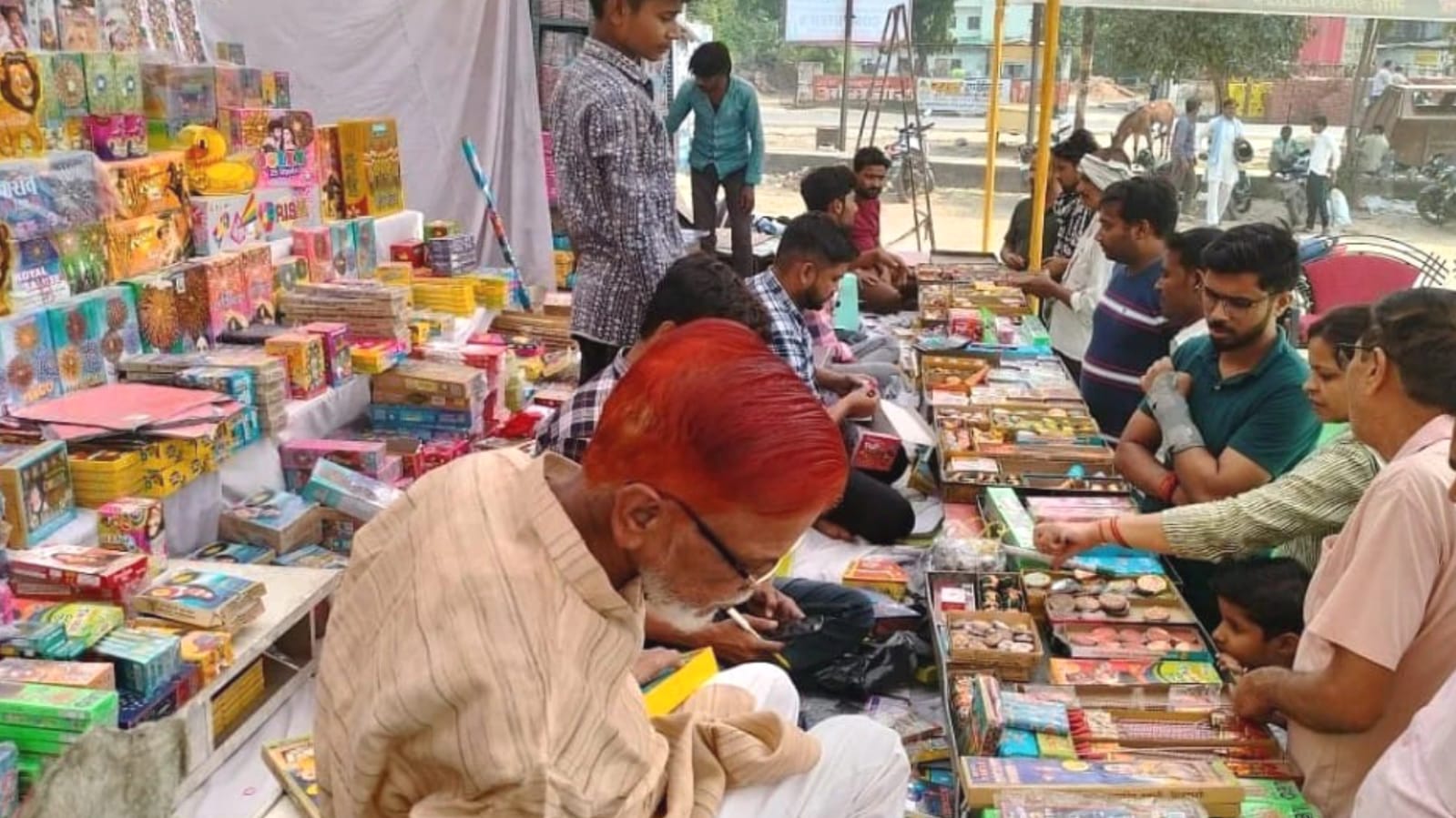 दिवाली पर सजा पटाखों का बाजार, ड्रोन और मिसाइल पटाखों की काफी डिमांड