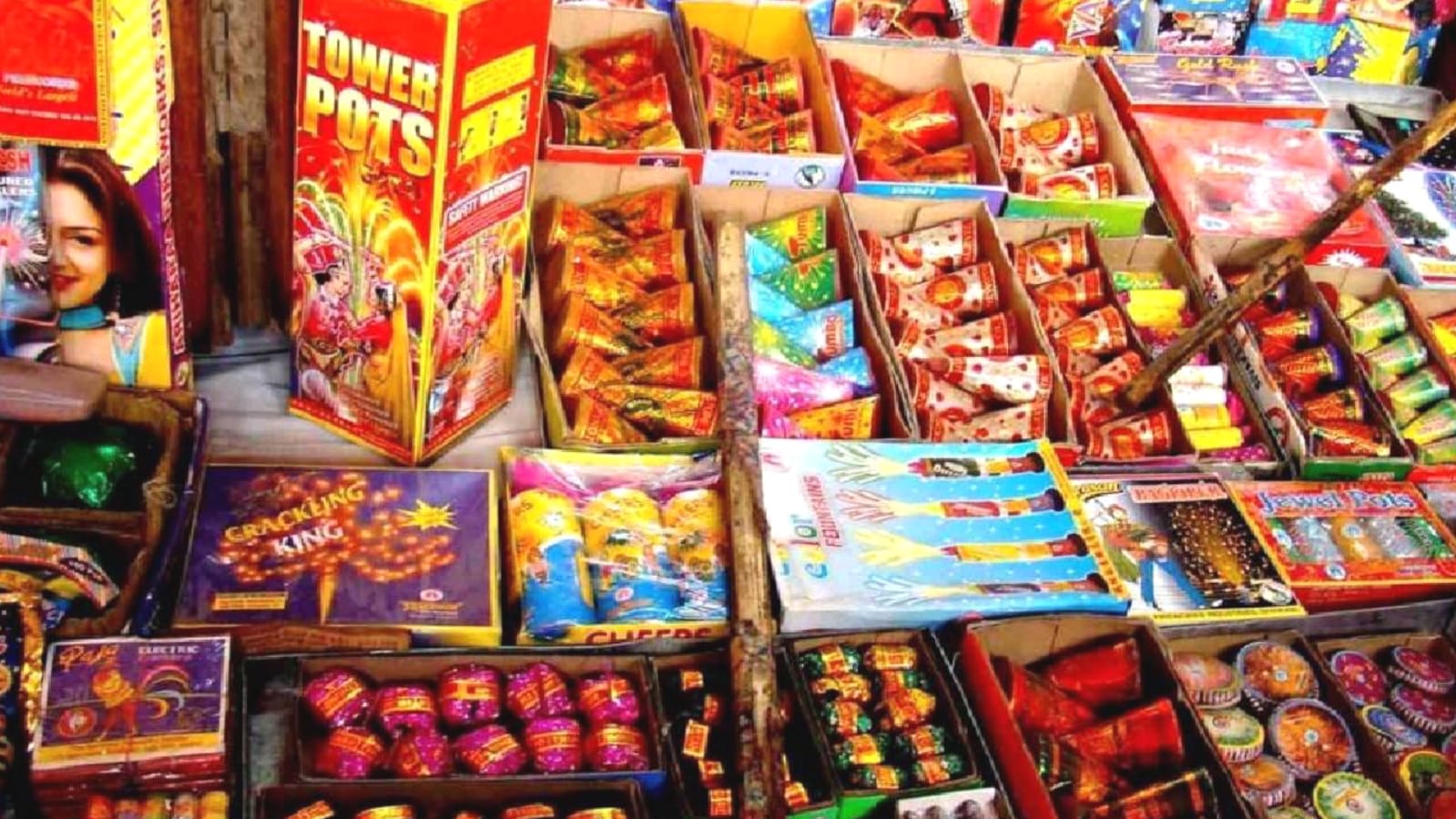 दिवाली पर सजा पटाखों का बाजार, ड्रोन और मिसाइल पटाखों की काफी डिमांड