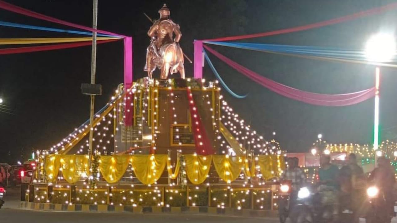 अंकित बासू नें "नगर को बना दिया अयोध्या": रोशनी से जगमगाये रास्ते और चौबारेअंकित बासू नें "नगर को बना दिया अयोध्या": रोशनी से जगमगाये रास्ते और चौबारे