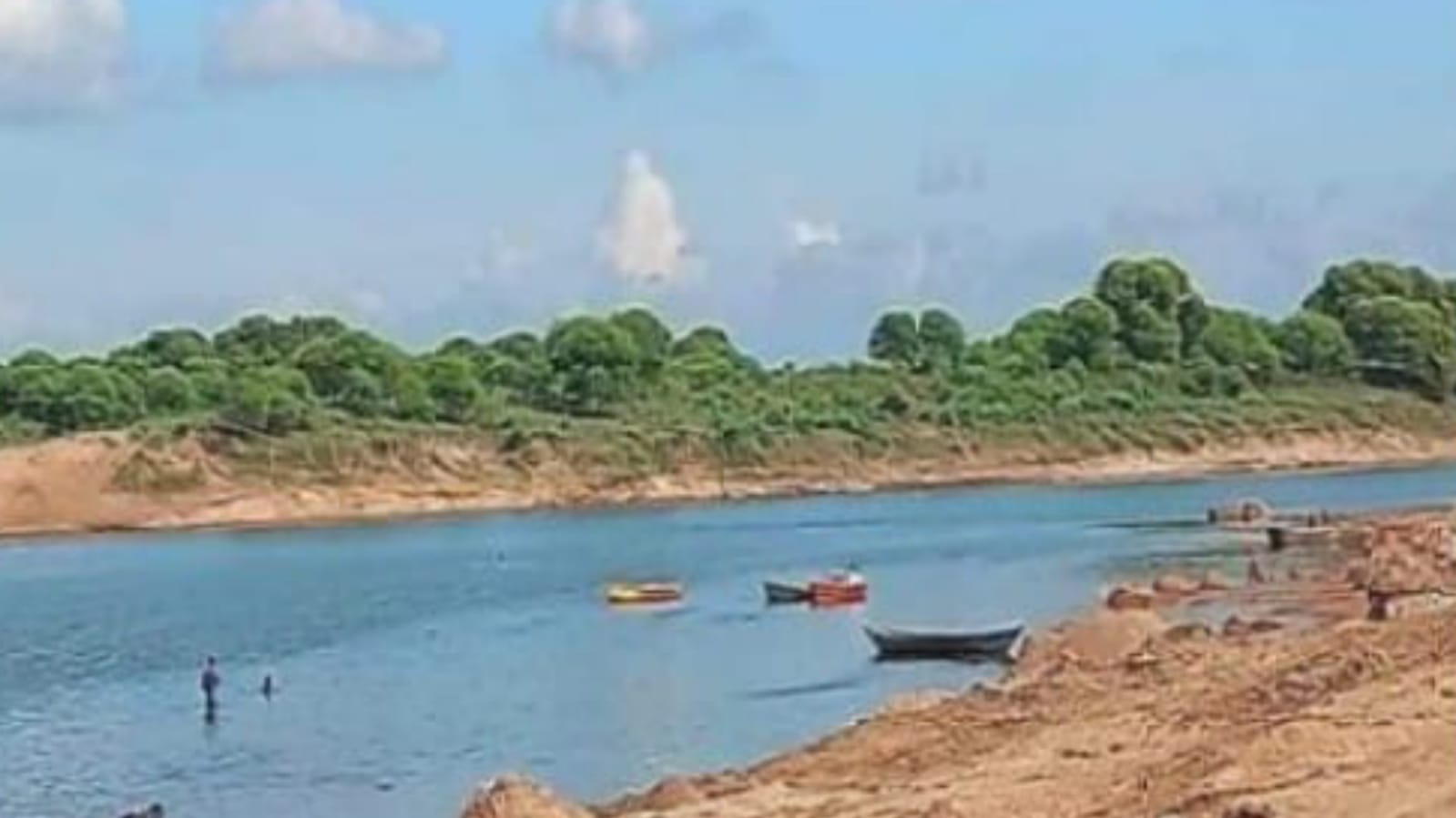 जिले में सीएम योगी की लुट रही है सोना खदान ! चौकीदार जानकर भी अनजान ?