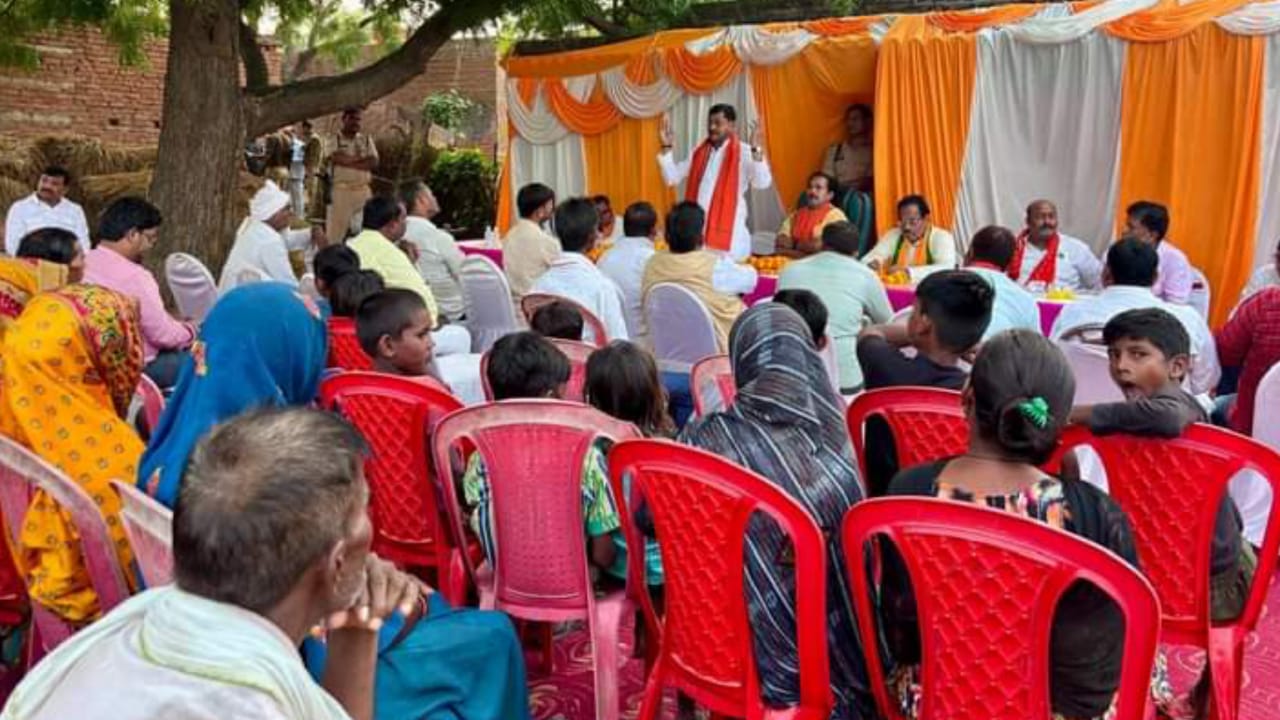विधानसभा उपचुनाव: मंत्री रामकेश का जनसम्पर्क अभियान, हर बूथ पर "कमल" को दे रहे पहचान