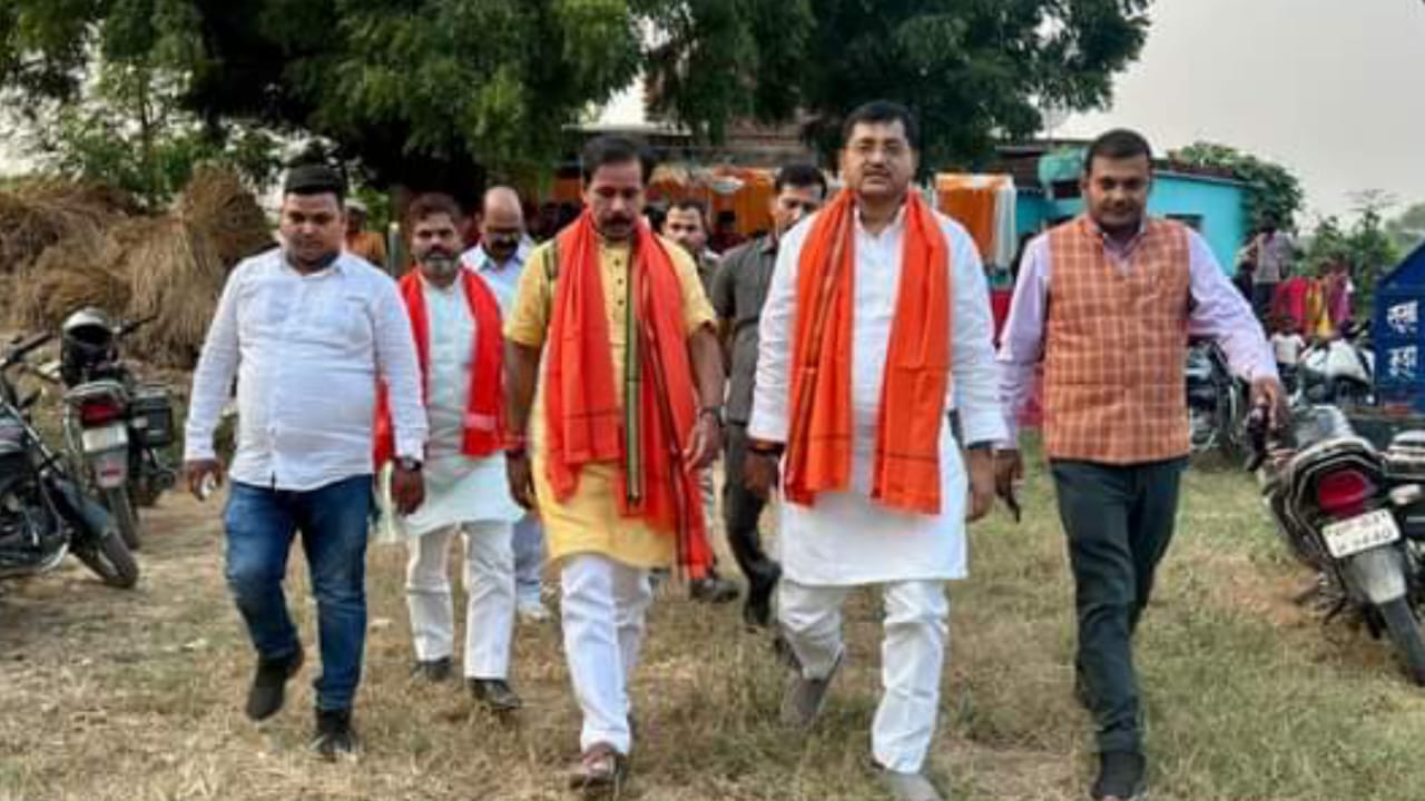 विधानसभा उपचुनाव: मंत्री रामकेश का जनसम्पर्क अभियान, हर बूथ पर "कमल" को दे रहे पहचान