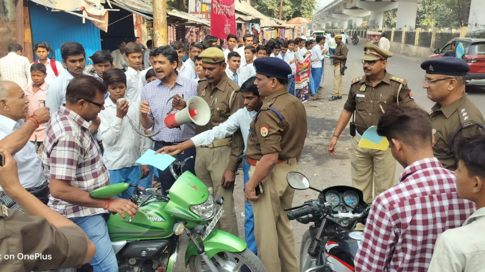 यातायात माह के तहत जागरूकता अभियान: जिम्मेदारों ने निभाई अनौपचारिकता