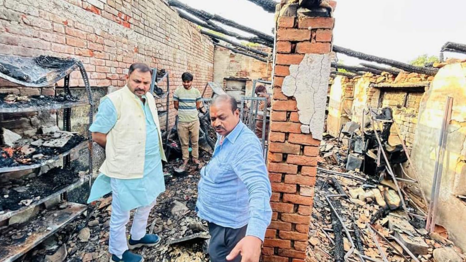 विधायक प्रकाश ने अग्निकांड पीड़ित दुकानदार से की मुलाकात: आर्थिक मदद का आश्वासन